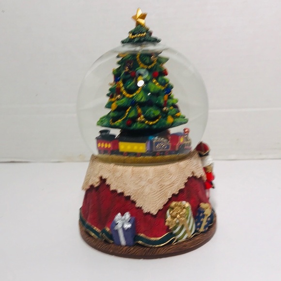 San Francisco Music Box Nut Cracker Moving Train - Picture 4 of 9